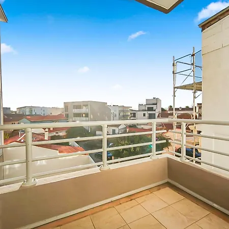 Lumineux T2 Proche De La Avec Clim & شقة